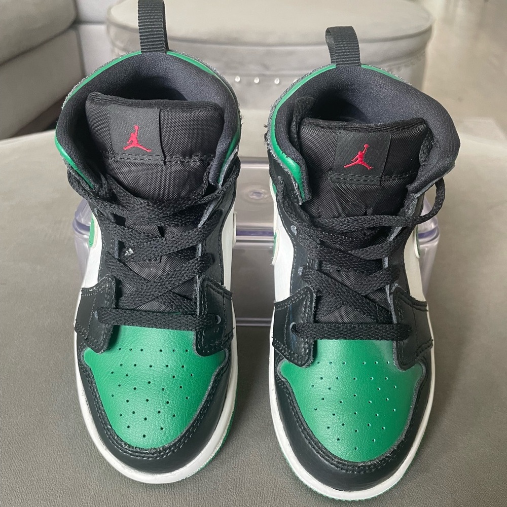 Air Jordan Green and Black Sneakers Midtop in 10c